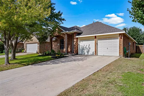 2864 Grandview Drive, Grand Prairie, TX 75052