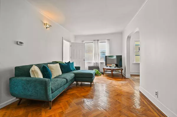 138-20 233rd St, Rosedale, NY 11422