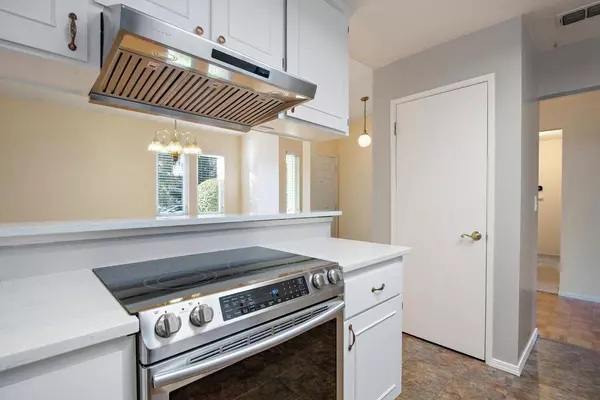 809 Harvey WAY, Sacramento, CA 95831