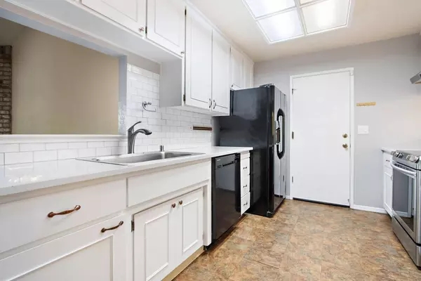 809 Harvey WAY, Sacramento, CA 95831