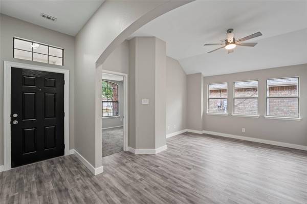 2864 Grandview Drive, Grand Prairie, TX 75052