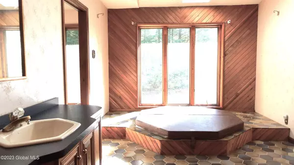 2669 W Old State Road, Guilderland, NY 12306