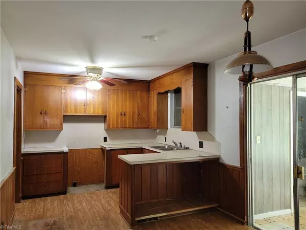 182 Jones RD, Winston Salem, NC 27107