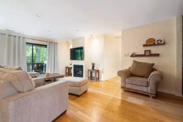 8135 WILLOW Drive #C, Palos Hills, IL 60465