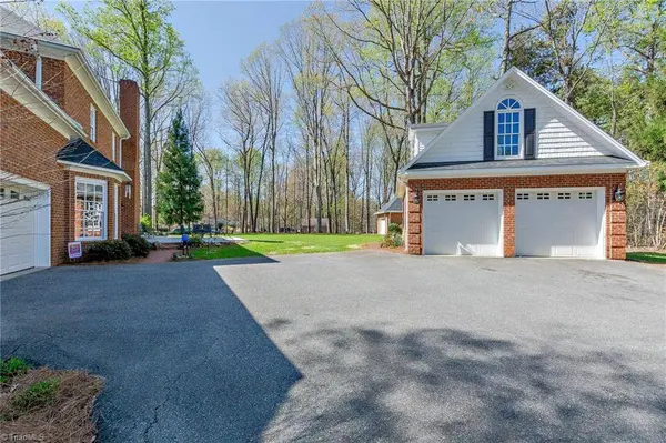 200 Amber LN, Lexington, NC 27292