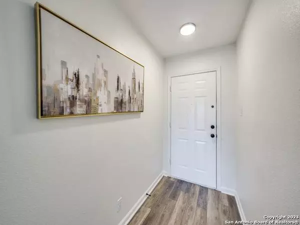 1610 Sweet Rock Dr, San Antonio, TX 78227-2621