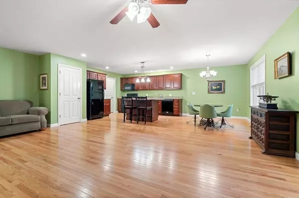 37 Russell Farm Dr #37, Methuen, MA 01844