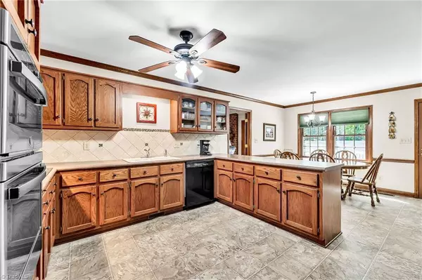 4800 Landaff DR, Greensboro, NC 27406