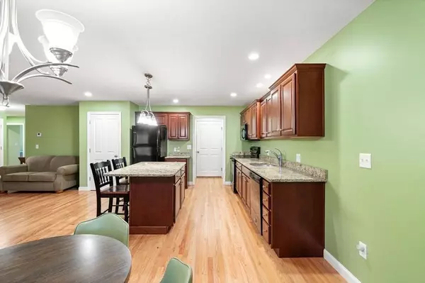 37 Russell Farm Dr #37, Methuen, MA 01844