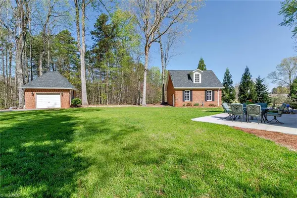 200 Amber LN, Lexington, NC 27292