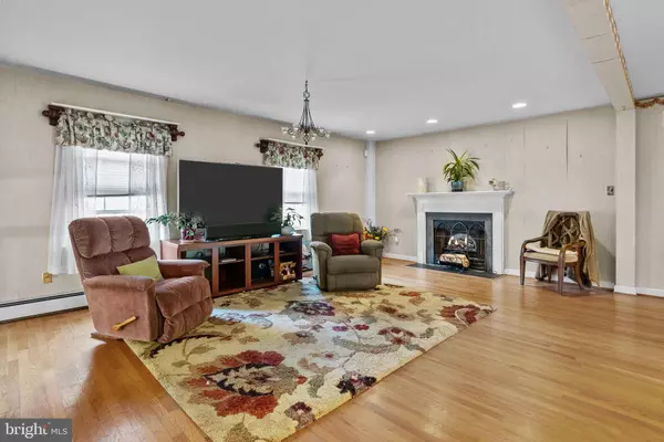 521 HORSESHOE DR, Media, PA 19063