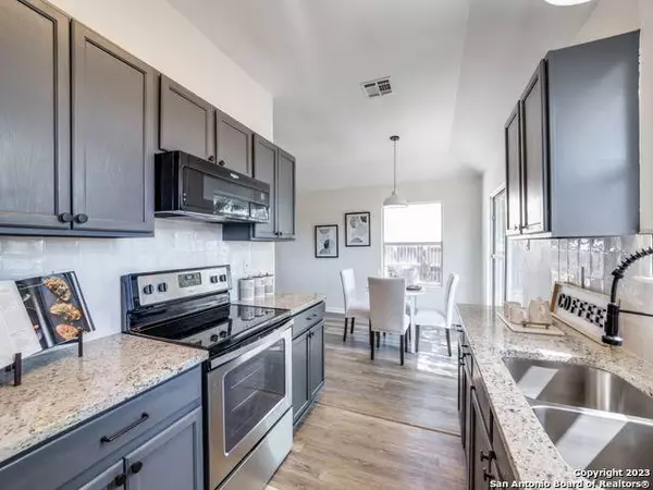 1610 Sweet Rock Dr, San Antonio, TX 78227-2621