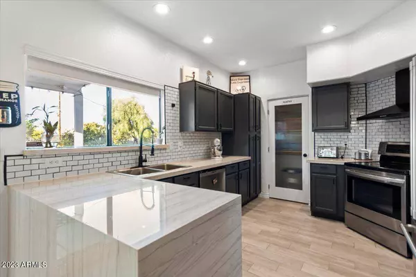 1238 W SEASCAPE Drive, Gilbert, AZ 85233