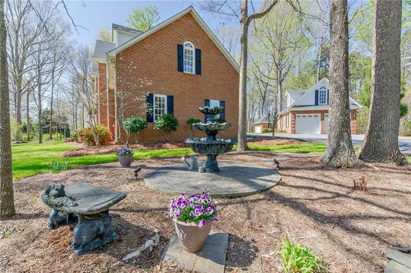 200 Amber LN, Lexington, NC 27292