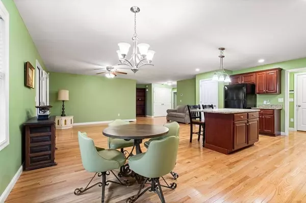 37 Russell Farm Dr #37, Methuen, MA 01844