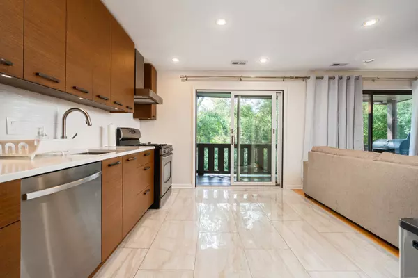 8135 WILLOW Drive #C, Palos Hills, IL 60465