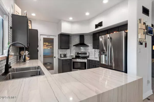 1238 W SEASCAPE Drive, Gilbert, AZ 85233