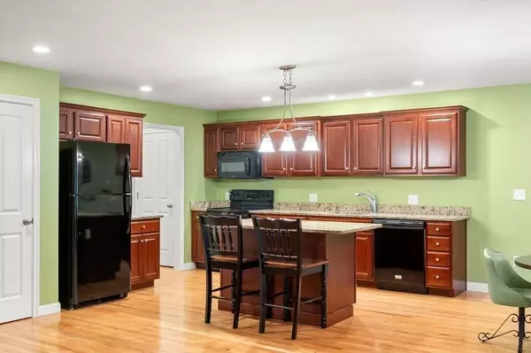 37 Russell Farm Dr #37, Methuen, MA 01844