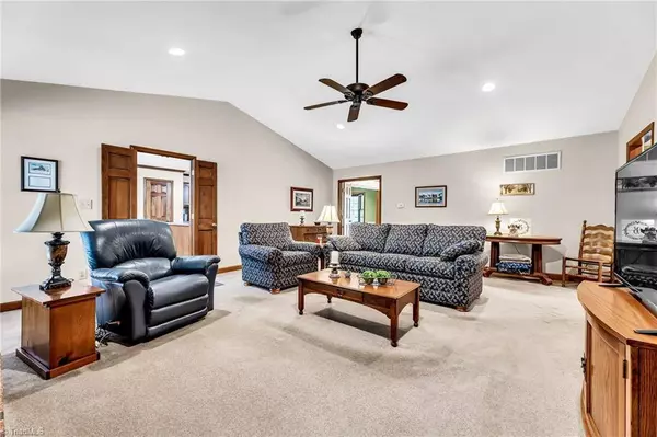 4800 Landaff DR, Greensboro, NC 27406