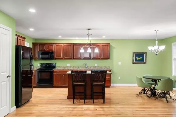 37 Russell Farm Dr #37, Methuen, MA 01844