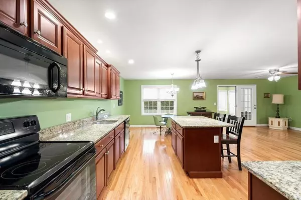 37 Russell Farm Dr #37, Methuen, MA 01844