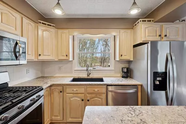 1310 TRACILEE Drive, Howell, MI 48843