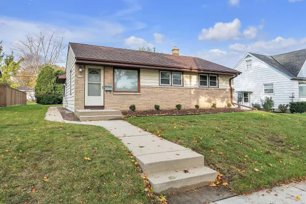 3975 S Lenox St, Milwaukee, WI 53207