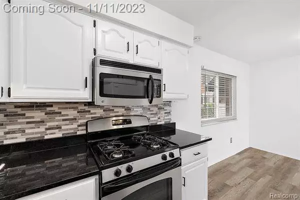 716 E FOX HILLS Drive, Bloomfield Hills, MI 48304