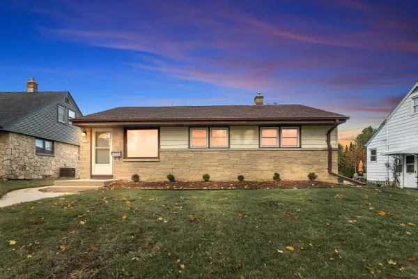 3975 S Lenox St, Milwaukee, WI 53207