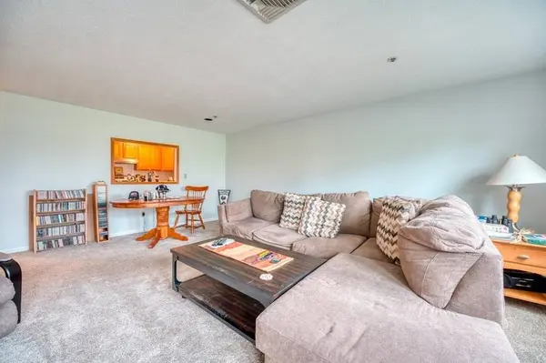 38 Dunham Rd #108, Beverly, MA 01915