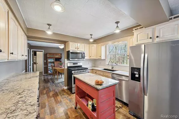 1310 TRACILEE Drive, Howell, MI 48843