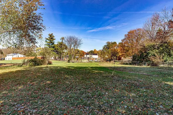 2060 John Gray RD, Fairfield, OH 45014