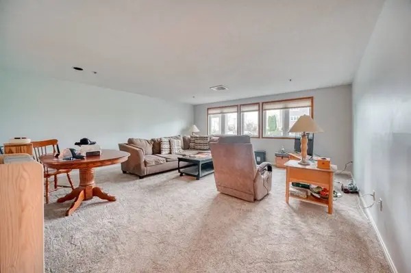 38 Dunham Rd #108, Beverly, MA 01915