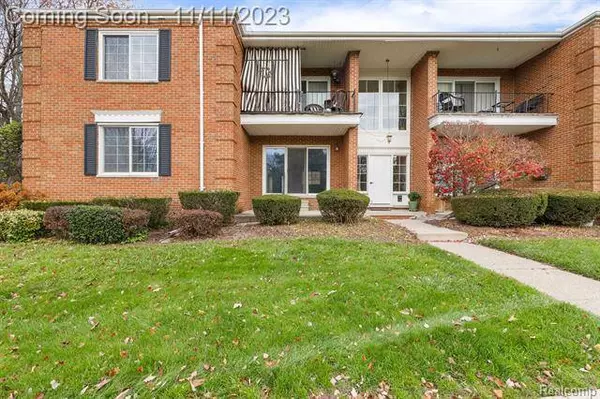 716 E FOX HILLS Drive, Bloomfield Hills, MI 48304