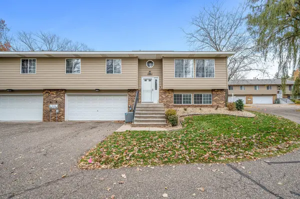 2293 Mailand RD E, Maplewood, MN 55119