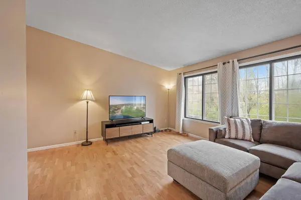 2293 Mailand RD E, Maplewood, MN 55119