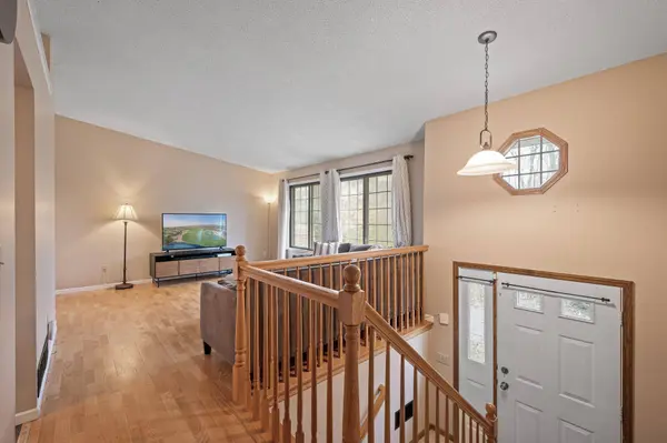 2293 Mailand RD E, Maplewood, MN 55119