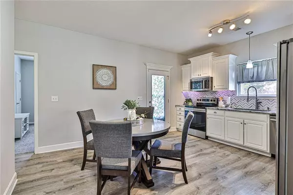 1806 SW McArthur ST, Blue Springs, MO 64015