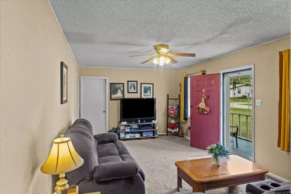 409 W Tyler St, Bullard, TX 75757