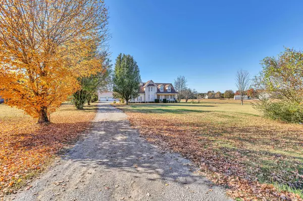 4412 Smiley Rd, Chapel Hill, TN 37034