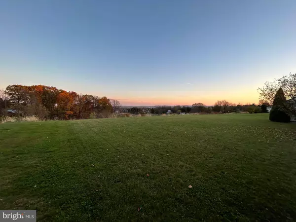 72 BAUER DR, Lebanon, PA 17046