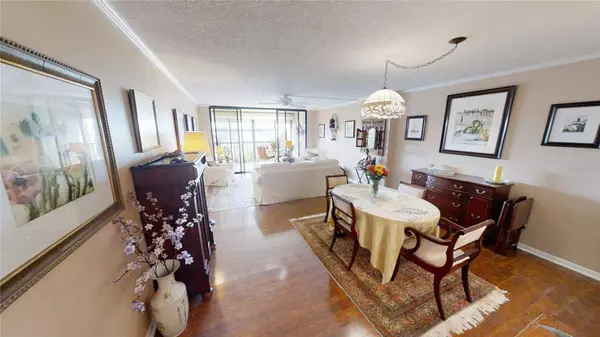 7037 SUNSET DR S #401, South Pasadena, FL 33707