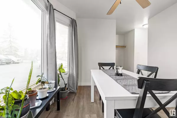 9547 180A ST NW, Edmonton, AB T5T 2Z4