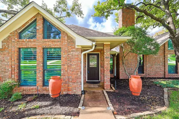 240 Dickinson Drive, Highland Village, TX 75077