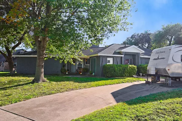 1560 Drury Place, Dallas, TX 75232