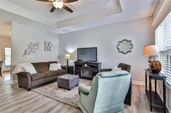 1806 SW McArthur ST, Blue Springs, MO 64015