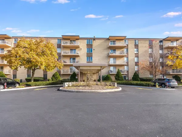 110 W Butterfield Road #112S, Elmhurst, IL 60126