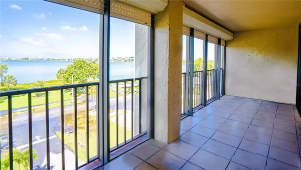 7037 SUNSET DR S #401, South Pasadena, FL 33707