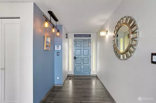 1473 Crestview Drive, Camano Island, WA 98282