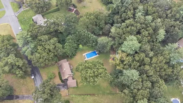 10 Heggie Dr, Westfield, MA 01085